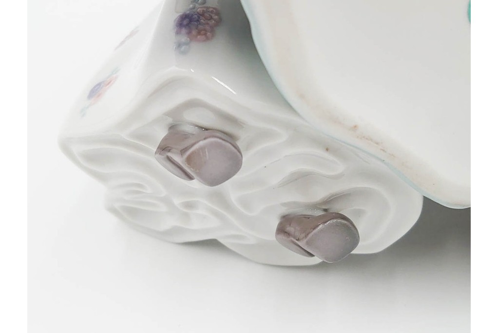 スペイン製　LLADRO(リヤドロ)　「MAKING A WISH」　バースデーケーキを囲む少女と犬の情景が愛らしい誕生日パーティーのフィギュリン　外箱付き　(R-085883)