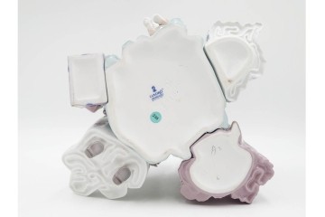 スペイン製　LLADRO(リヤドロ)　「MAKING A WISH」　バースデーケーキを囲む少女と犬の情景が愛らしい誕生日パーティーのフィギュリン　外箱付き　(R-085883)