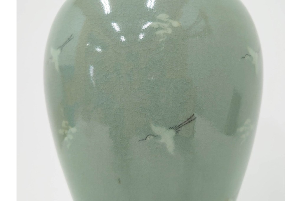 韓国人間文化財(人間国宝)　柳海剛(柳根瀅)　高麗青磁　象嵌　高さ約37㎝　雲鶴文を配した格調高い梅瓶　共箱付き　(R-085885)