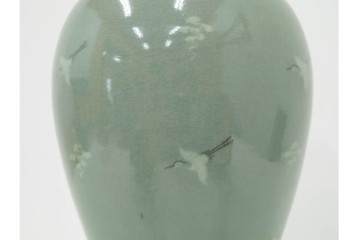 韓国人間文化財(人間国宝)　柳海剛(柳根瀅)　高麗青磁　象嵌　高さ約37㎝　雲鶴文を配した格調高い梅瓶　共箱付き　(R-085885)