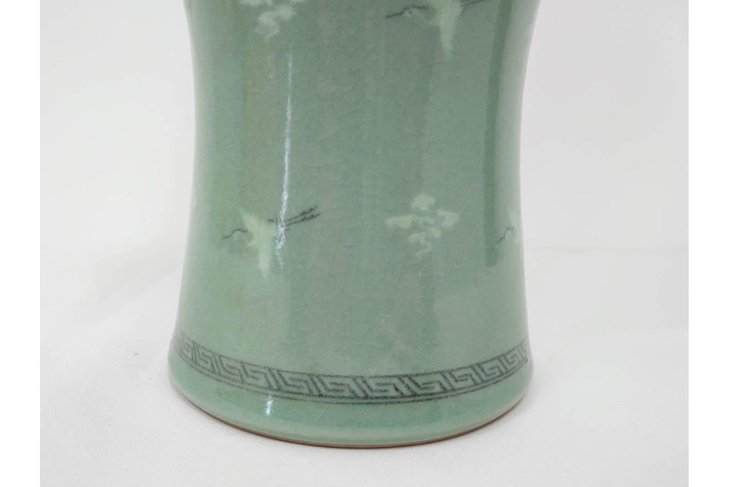 韓国人間文化財(人間国宝)　柳海剛(柳根瀅)　高麗青磁　象嵌　高さ約37㎝　雲鶴文を配した格調高い梅瓶　共箱付き　(R-085885)