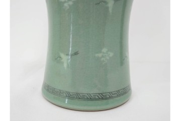 韓国人間文化財(人間国宝)　柳海剛(柳根瀅)　高麗青磁　象嵌　高さ約37㎝　雲鶴文を配した格調高い梅瓶　共箱付き　(R-085885)