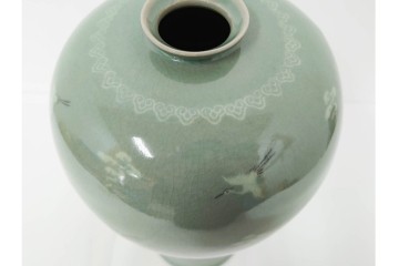 韓国人間文化財(人間国宝)　柳海剛(柳根瀅)　高麗青磁　象嵌　高さ約37㎝　雲鶴文を配した格調高い梅瓶　共箱付き　(R-085885)
