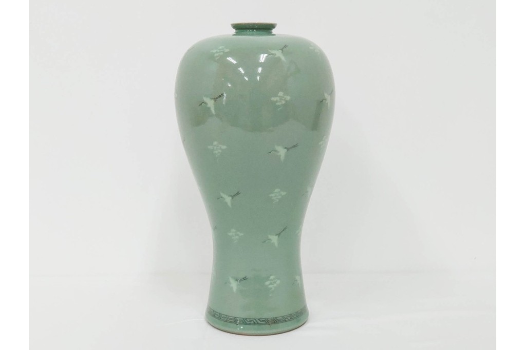 韓国人間文化財(人間国宝)　柳海剛(柳根瀅)　高麗青磁　象嵌　高さ約37㎝　雲鶴文を配した格調高い梅瓶　共箱付き　(R-085885)