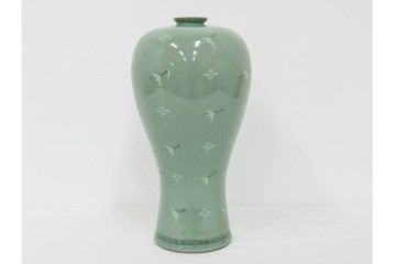 韓国人間文化財(人間国宝)　柳海剛(柳根瀅)　高麗青磁　象嵌　高さ約37㎝　雲鶴文を配した格調高い梅瓶　共箱付き　(R-085885)