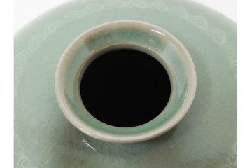 韓国人間文化財(人間国宝)　柳海剛(柳根瀅)　高麗青磁　象嵌　高さ約37㎝　雲鶴文を配した格調高い梅瓶　共箱付き　(R-085885)