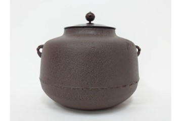 人間国宝　釜師 高橋敬典　端正な造形が際立つ利休好の阿弥陀堂釜　共箱付き　(R-085886)