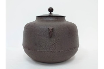 人間国宝　釜師 高橋敬典　端正な造形が際立つ利休好の阿弥陀堂釜　共箱付き　(R-085886)