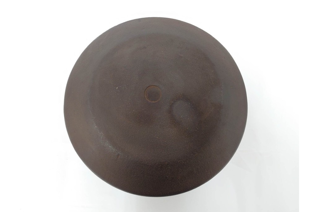 鋳師 般若勘渓(昭三)　時代写　浜風に揺れる松を表した浜松文真ノ釜　共箱付き　(R-085887)