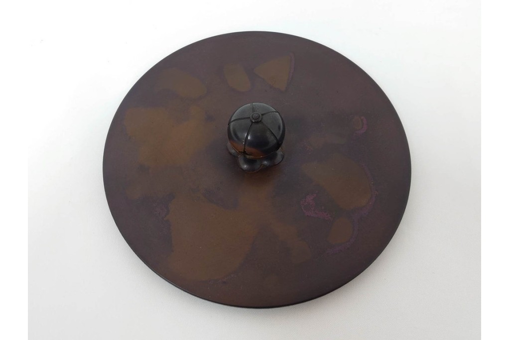 鋳師 般若勘渓(昭三)　時代写　浜風に揺れる松を表した浜松文真ノ釜　共箱付き　(R-085887)