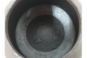 鋳師 般若勘渓(昭三)　時代写　浜風に揺れる松を表した浜松文真ノ釜　共箱付き　(R-085887)