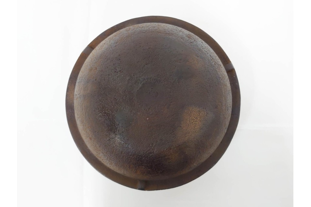 釜師 十二代 和田美之助　透かし文様が涼しげな丸釜添の唐銅鬼面風炉　共箱付き　(R-085892)