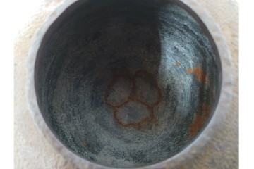 釜師 十二代 和田美之助　透かし文様が涼しげな丸釜添の唐銅鬼面風炉　共箱付き　(R-085892)