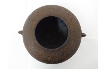 釜師 十二代 和田美之助　透かし文様が涼しげな丸釜添の唐銅鬼面風炉　共箱付き　(R-085892)