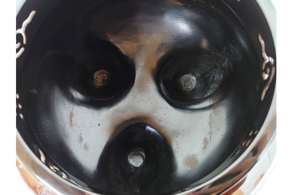 釜師 十二代 和田美之助　透かし文様が涼しげな丸釜添の唐銅鬼面風炉　共箱付き　(R-085892)