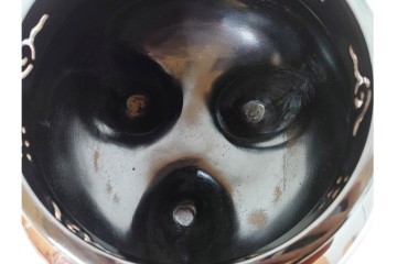 釜師 十二代 和田美之助　透かし文様が涼しげな丸釜添の唐銅鬼面風炉　共箱付き　(R-085892)