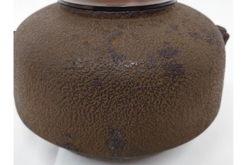 釜師 十二代 和田美之助　透かし文様が涼しげな丸釜添の唐銅鬼面風炉　共箱付き　(R-085892)