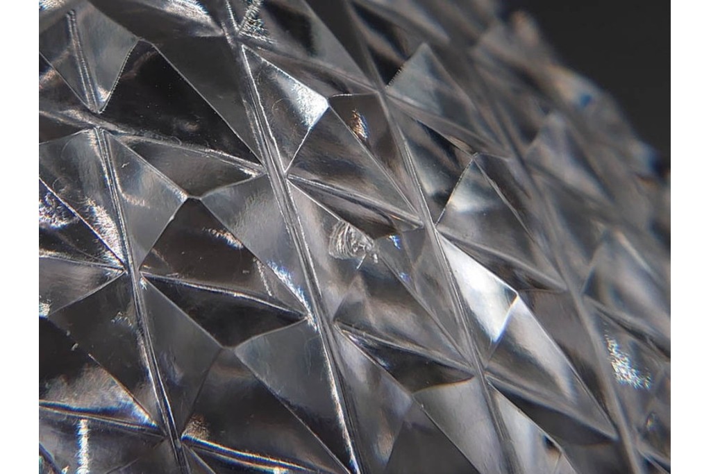 由水常雄　復刻作　繊細な霰文が輝く江戸切子のワイングラス一対　共箱付き　(R-085893)