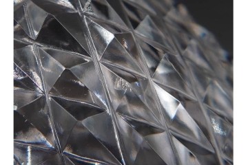 由水常雄　復刻作　繊細な霰文が輝く江戸切子のワイングラス一対　共箱付き　(R-085893)