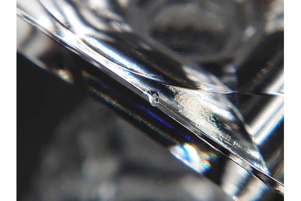 由水常雄　復刻作　繊細な霰文が輝く江戸切子のワイングラス一対　共箱付き　(R-085893)