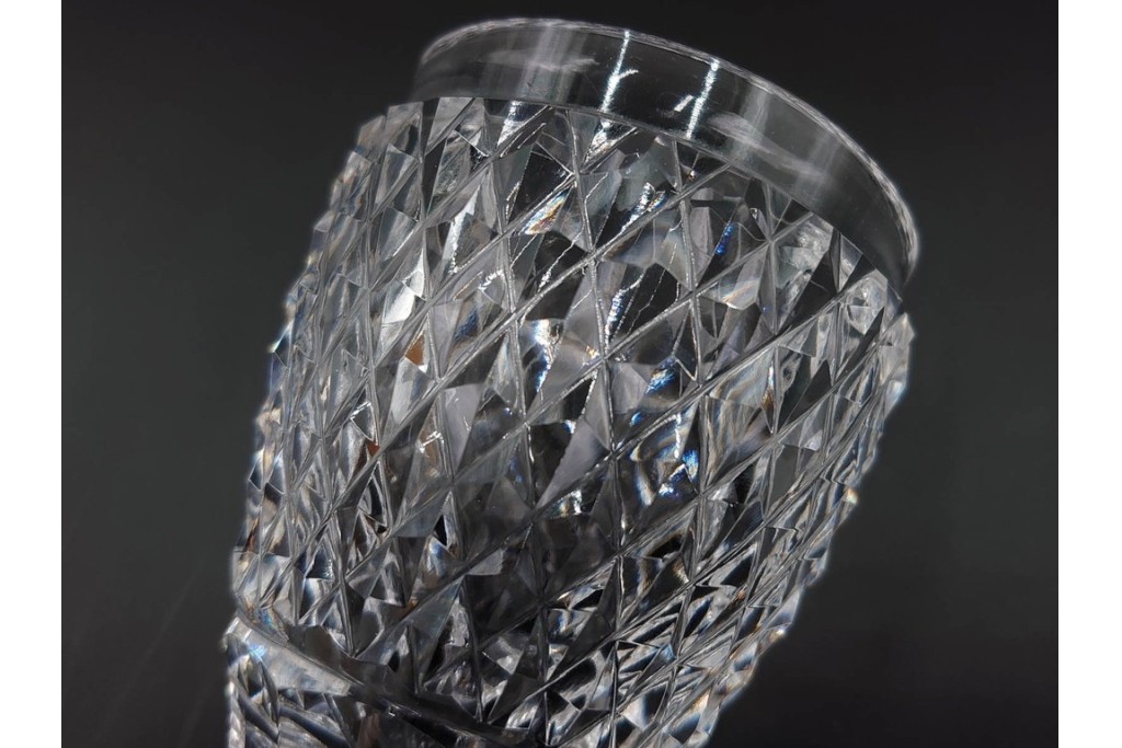 由水常雄　復刻作　繊細な霰文が輝く江戸切子のワイングラス一対　共箱付き　(R-085893)