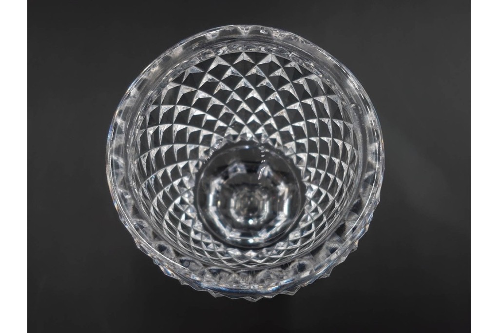 由水常雄　復刻作　繊細な霰文が輝く江戸切子のワイングラス一対　共箱付き　(R-085893)