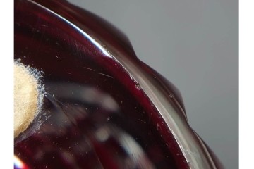 フランス　Saint Louis(サンルイ)　クリスタルガラス　赤被せ　高さ約20cm　カットの陰影が美しい花瓶　(R-085903)