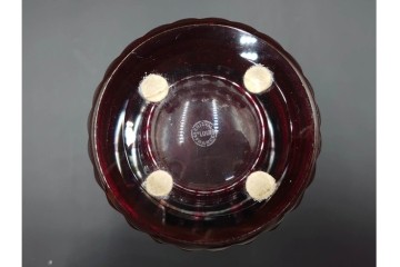 フランス　Saint Louis(サンルイ)　クリスタルガラス　赤被せ　高さ約20cm　カットの陰影が美しい花瓶　(R-085903)