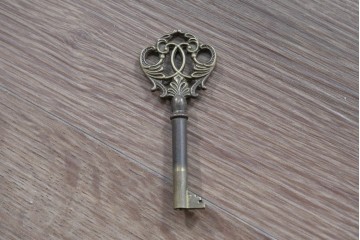 中古　美品　スペイン製　絵画装飾が優雅なキュリオケース　(R-085912)