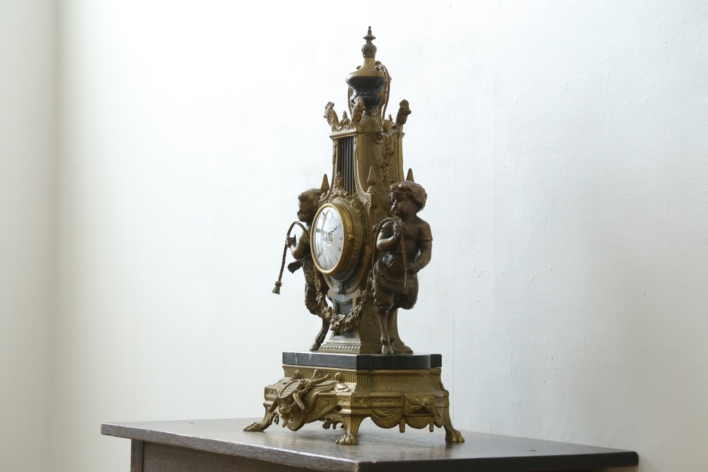 中古　高級品　イタリア　FARBEL　Imperial(インペリアル)　六本木アピス取り扱い　天使像と真鍮製の装飾が際立つ置時計　(R-085913)