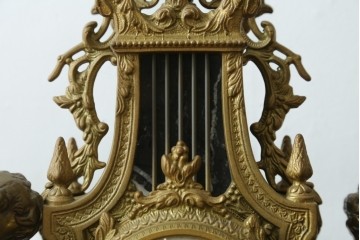 中古　高級品　イタリア　FARBEL　Imperial(インペリアル)　六本木アピス取り扱い　天使像と真鍮製の装飾が際立つ置時計　(R-085913)