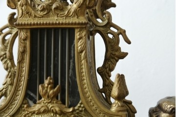 中古　高級品　イタリア　FARBEL　Imperial(インペリアル)　六本木アピス取り扱い　天使像と真鍮製の装飾が際立つ置時計　(R-085913)