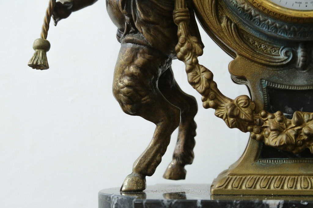 中古　高級品　イタリア　FARBEL　Imperial(インペリアル)　六本木アピス取り扱い　天使像と真鍮製の装飾が際立つ置時計　(R-085913)