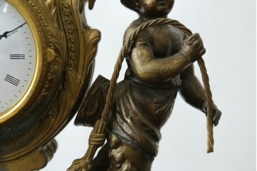 中古　高級品　イタリア　FARBEL　Imperial(インペリアル)　六本木アピス取り扱い　天使像と真鍮製の装飾が際立つ置時計　(R-085913)