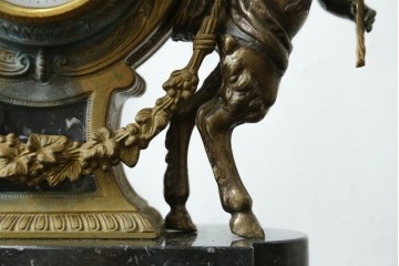 中古　高級品　イタリア　FARBEL　Imperial(インペリアル)　六本木アピス取り扱い　天使像と真鍮製の装飾が際立つ置時計　(R-085913)