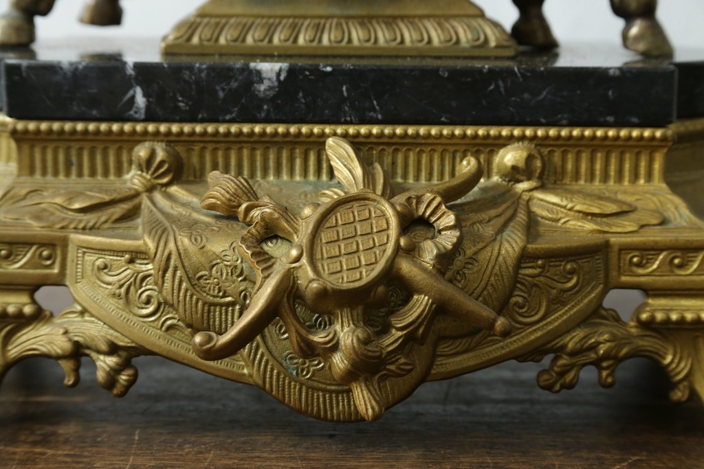 中古　高級品　イタリア　FARBEL　Imperial(インペリアル)　六本木アピス取り扱い　天使像と真鍮製の装飾が際立つ置時計　(R-085913)