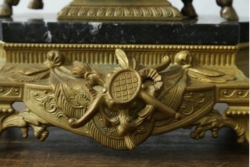 中古　高級品　イタリア　FARBEL　Imperial(インペリアル)　六本木アピス取り扱い　天使像と真鍮製の装飾が際立つ置時計　(R-085913)