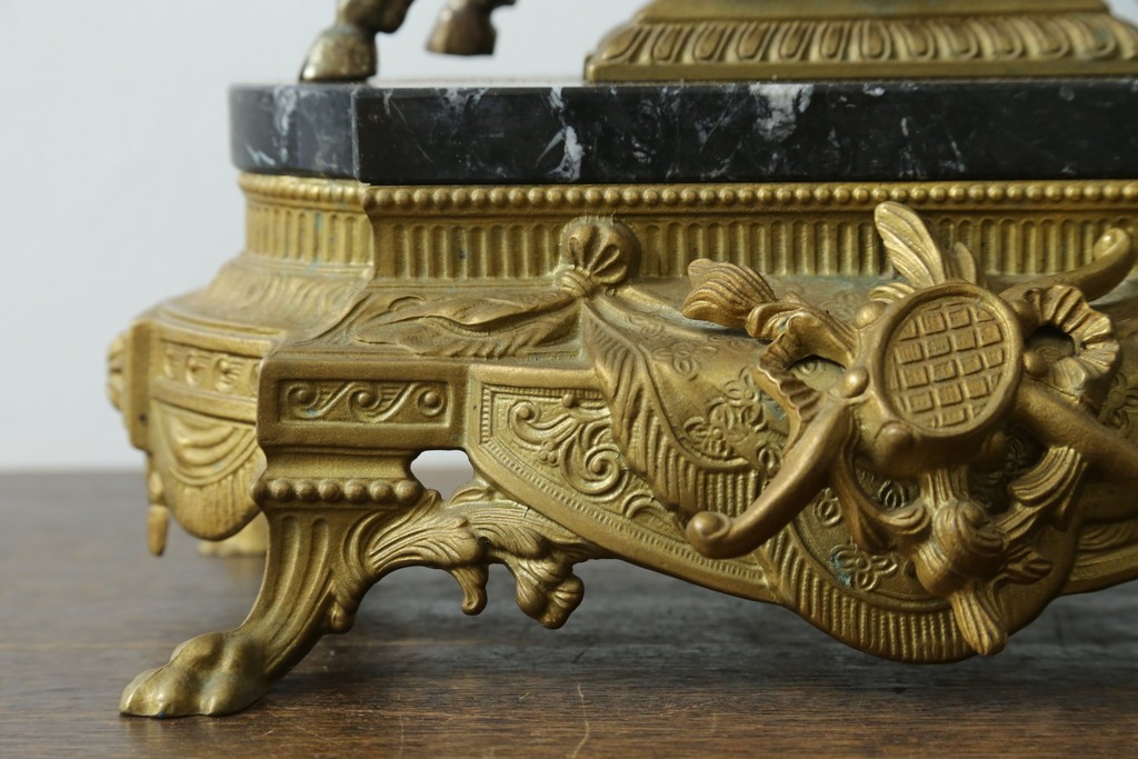 中古　高級品　イタリア　FARBEL　Imperial(インペリアル)　六本木アピス取り扱い　天使像と真鍮製の装飾が際立つ置時計　(R-085913)