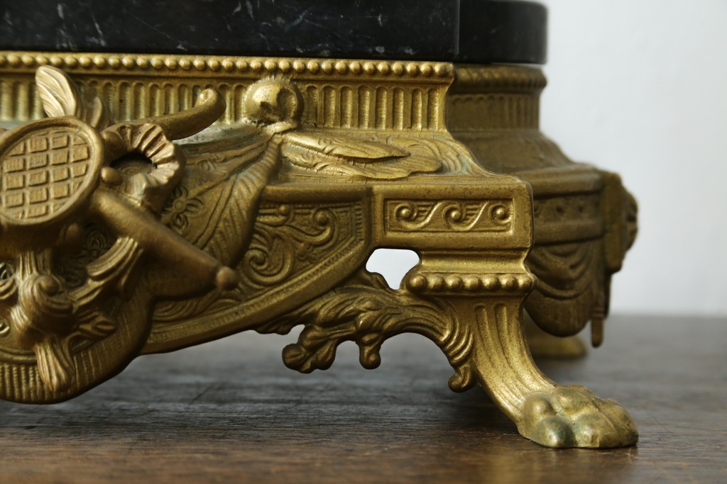 中古　高級品　イタリア　FARBEL　Imperial(インペリアル)　六本木アピス取り扱い　天使像と真鍮製の装飾が際立つ置時計　(R-085913)
