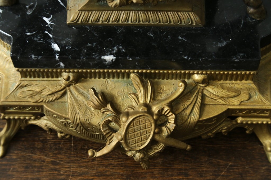 中古　高級品　イタリア　FARBEL　Imperial(インペリアル)　六本木アピス取り扱い　天使像と真鍮製の装飾が際立つ置時計　(R-085913)
