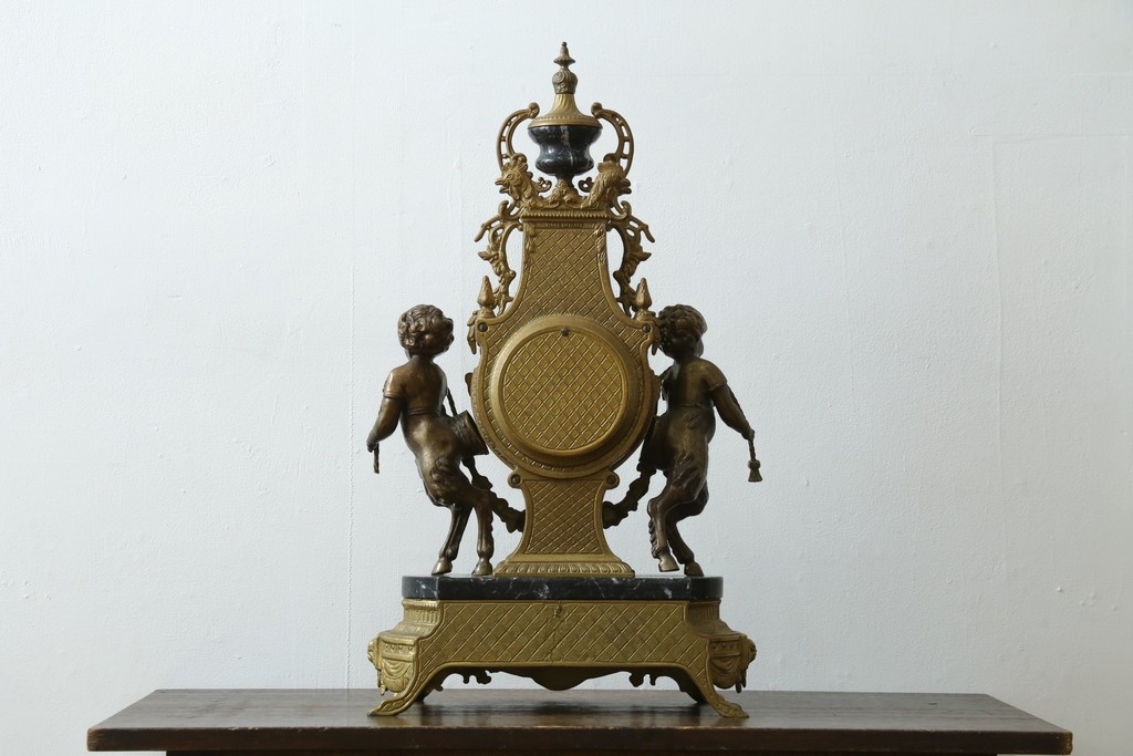 中古　高級品　イタリア　FARBEL　Imperial(インペリアル)　六本木アピス取り扱い　天使像と真鍮製の装飾が際立つ置時計　(R-085913)