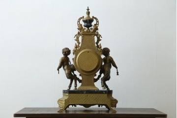 中古　高級品　イタリア　FARBEL　Imperial(インペリアル)　六本木アピス取り扱い　天使像と真鍮製の装飾が際立つ置時計　(R-085913)