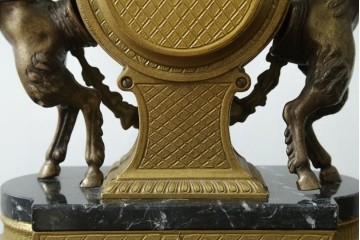 中古　高級品　イタリア　FARBEL　Imperial(インペリアル)　六本木アピス取り扱い　天使像と真鍮製の装飾が際立つ置時計　(R-085913)