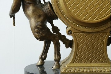 中古　高級品　イタリア　FARBEL　Imperial(インペリアル)　六本木アピス取り扱い　天使像と真鍮製の装飾が際立つ置時計　(R-085913)