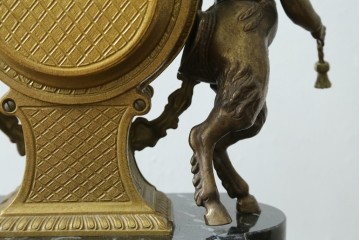 中古　高級品　イタリア　FARBEL　Imperial(インペリアル)　六本木アピス取り扱い　天使像と真鍮製の装飾が際立つ置時計　(R-085913)