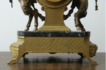 中古　高級品　イタリア　FARBEL　Imperial(インペリアル)　六本木アピス取り扱い　天使像と真鍮製の装飾が際立つ置時計　(R-085913)