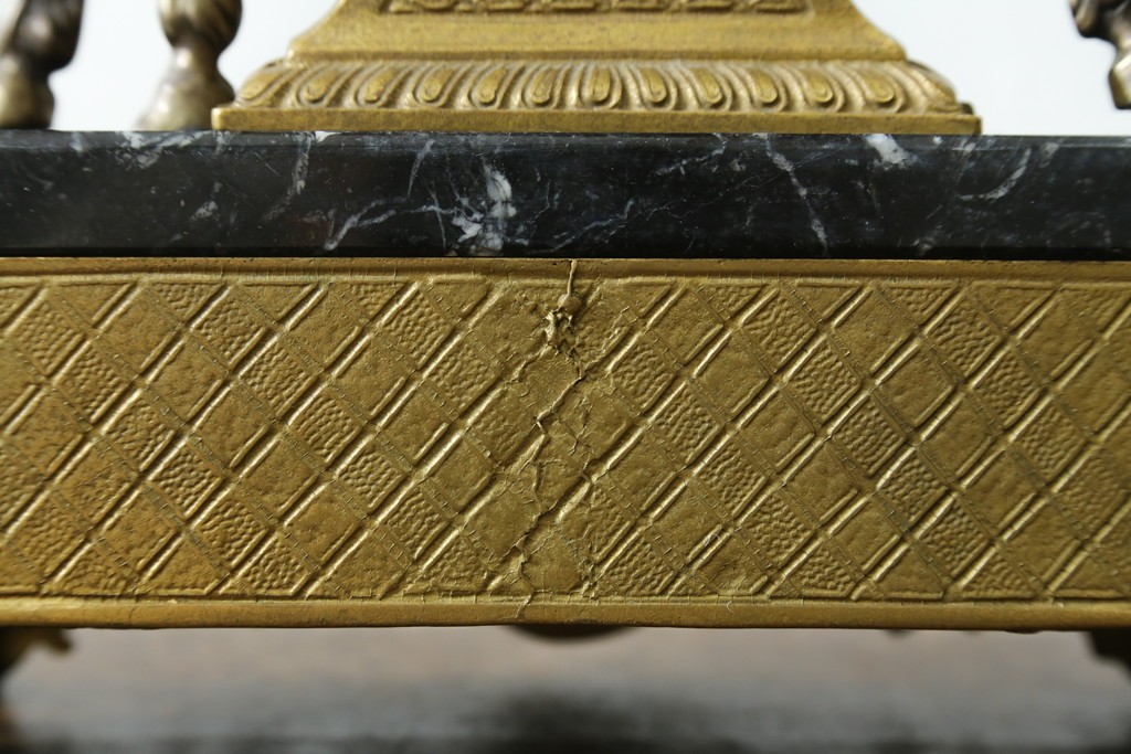 中古　高級品　イタリア　FARBEL　Imperial(インペリアル)　六本木アピス取り扱い　天使像と真鍮製の装飾が際立つ置時計　(R-085913)