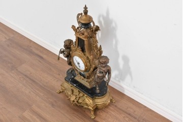 中古　高級品　イタリア　FARBEL　Imperial(インペリアル)　六本木アピス取り扱い　天使像と真鍮製の装飾が際立つゼンマイ式置時計　(R-085913)