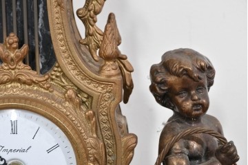 中古　高級品　イタリア　FARBEL　Imperial(インペリアル)　六本木アピス取り扱い　天使像と真鍮製の装飾が際立つゼンマイ式置時計　(R-085913)