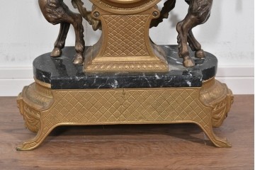 中古　高級品　イタリア　FARBEL　Imperial(インペリアル)　六本木アピス取り扱い　天使像と真鍮製の装飾が際立つゼンマイ式置時計　(R-085913)